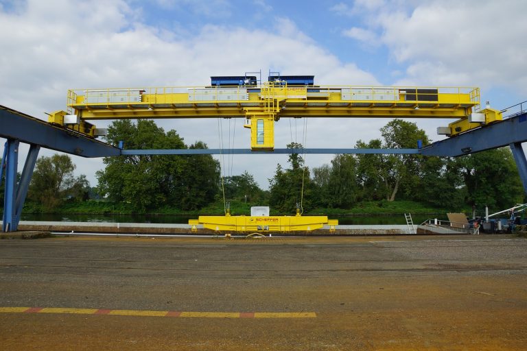 Fabryki zajmujące się produkowaniem maszyn dysponują w ofercie standardowe warianty